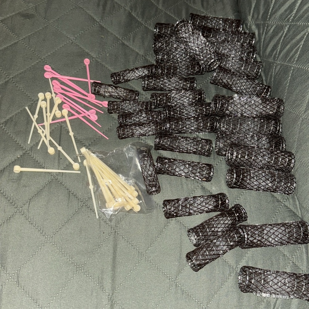 Vintage hair rollers with pink & white pins 14 large, 13 medium. 6 small - Picture 3 of 3
